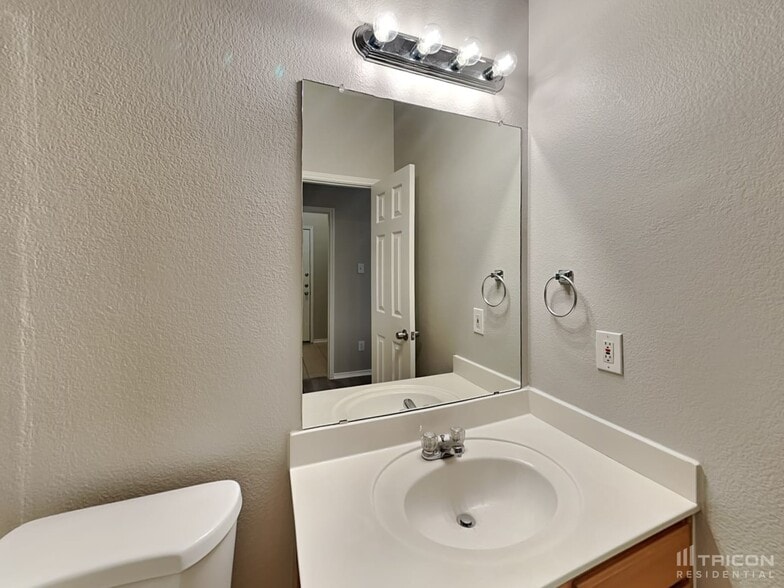 Building Photo - 4716 Shell Ridge Dr