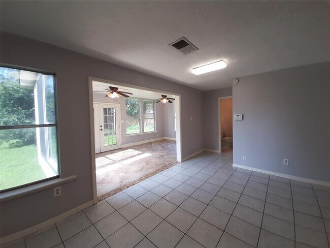 Building Photo - 16807 Rockstone