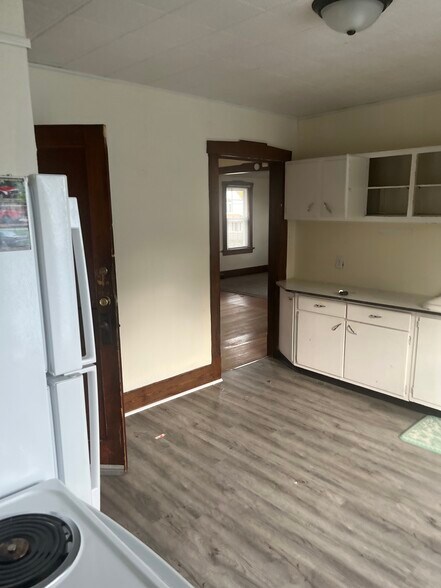 new flooring and appliances - 2007 14th St