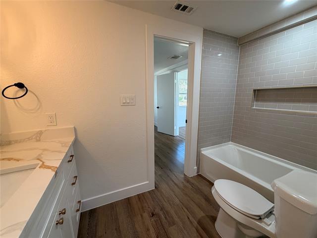 Building Photo - 2408 Norwood Dr