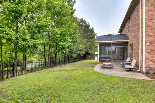 Building Photo - 1031 Rockdale Blvd