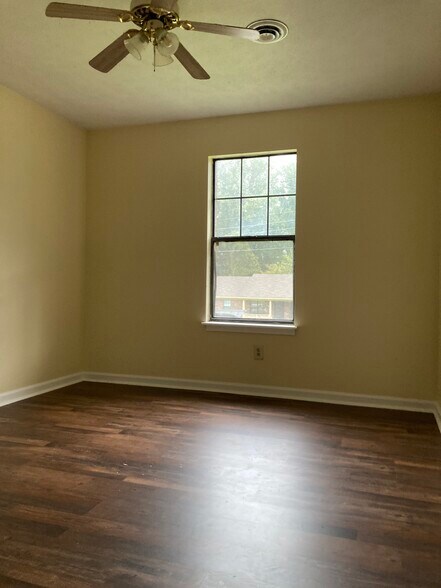 Building Photo - 80 Rushwood Dr