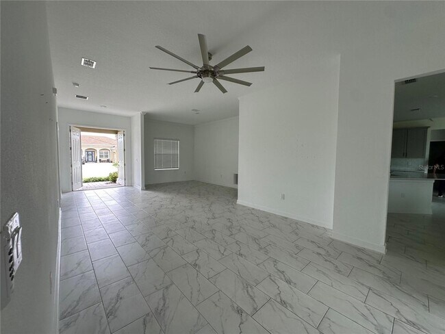 Building Photo - 8855 Fallen Oak Dr