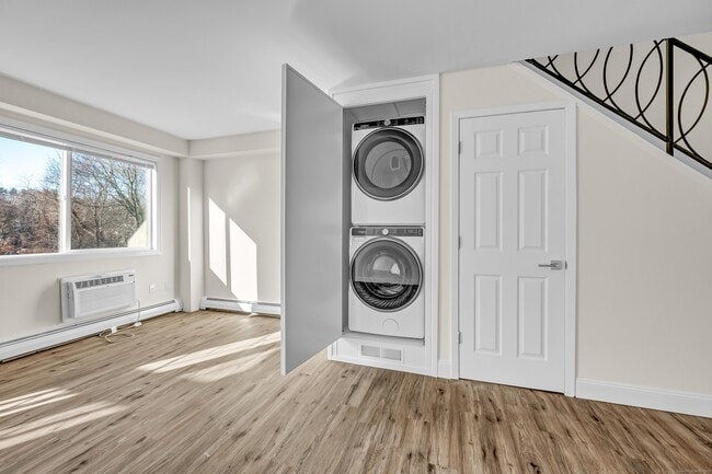 Building Photo - 113 Park Ave