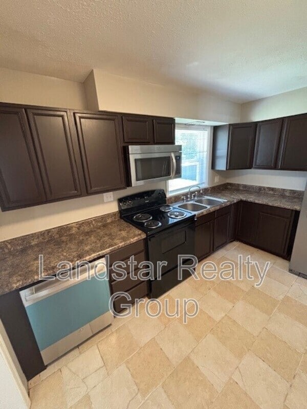 Building Photo - 6613 Manslick Rd