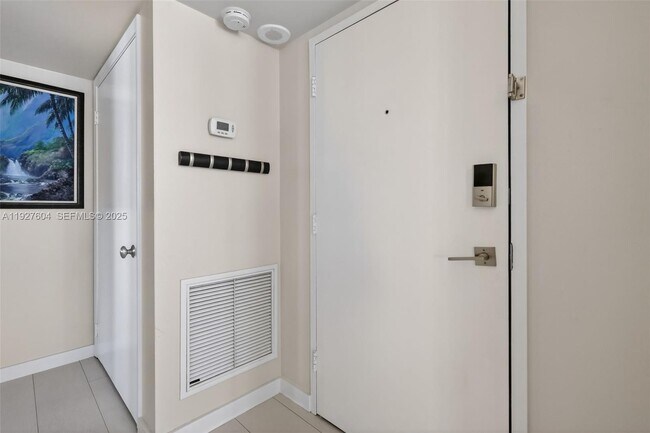 Building Photo - 11 Island Ave