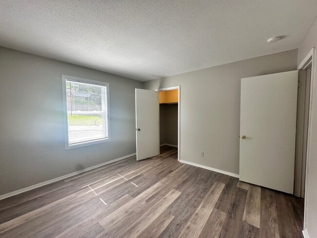 Building Photo - 1472 Sherwood Dr