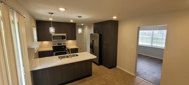 Building Photo - 405 Brewer Dr