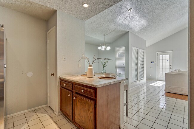 Building Photo - 23419 Summer Pine Dr