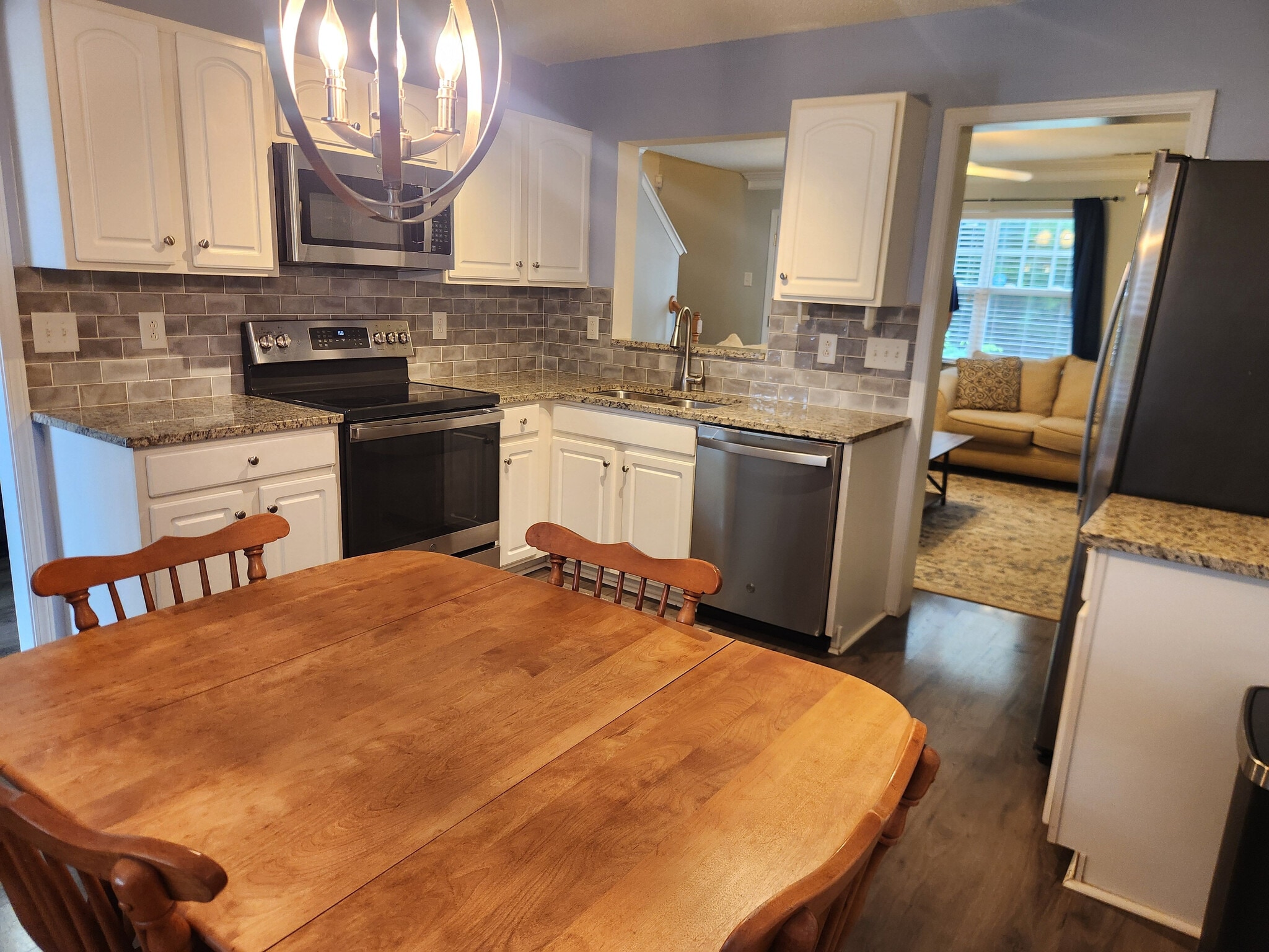 Building Photo - Room in House on Meadowcreek Village Dr
