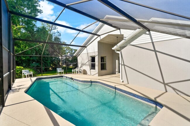 Building Photo - 1033 Lake Davenport Blvd