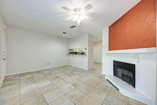 Building Photo - 2901 San Jacinto Blvd