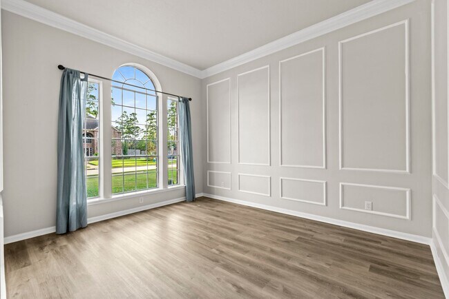 Building Photo - Gorgeous 4 bed/3.5 bath two story home!