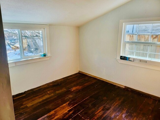 Building Photo - 312 E Electric St