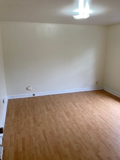 Building Photo - 110 School St