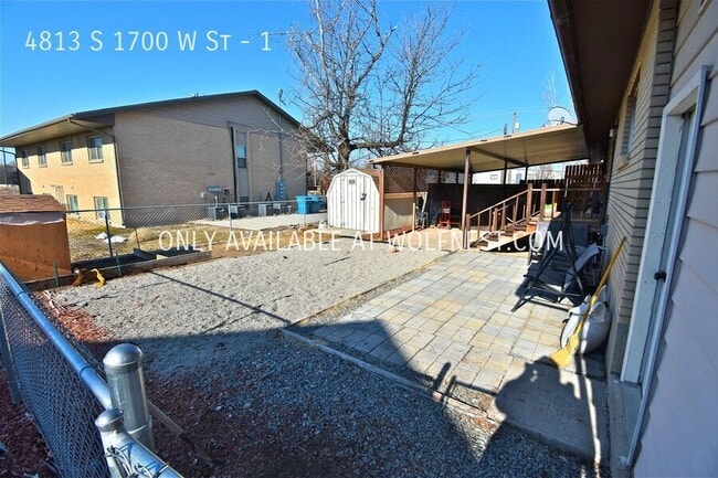 Building Photo - Stunning 2 Bed Riverdale Top Floor Unit! N...