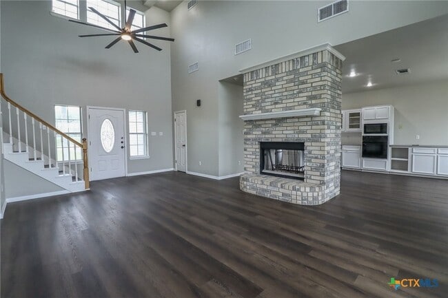 Building Photo - 1810 Mesa Oaks Cir