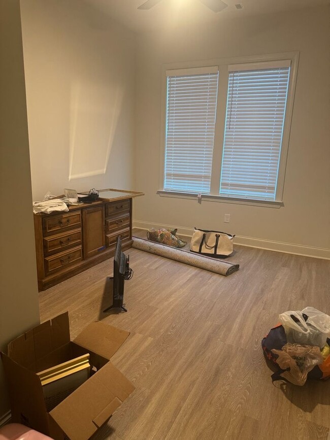 Building Photo - Glenwood Townhomes Unit #103