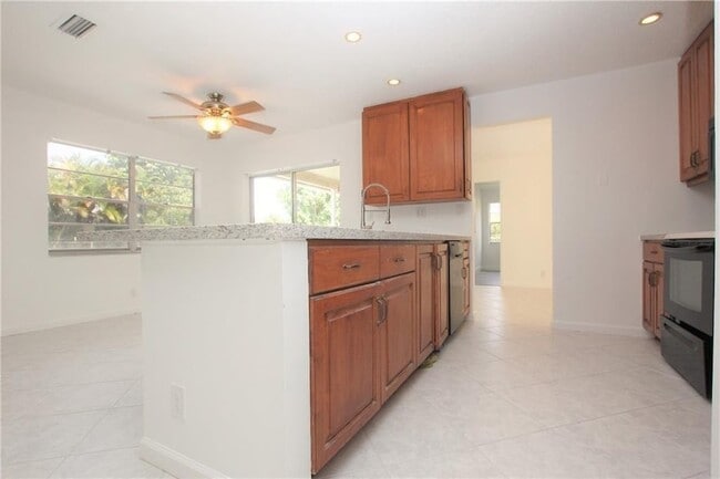 Building Photo - 1122 NW 82nd Ave