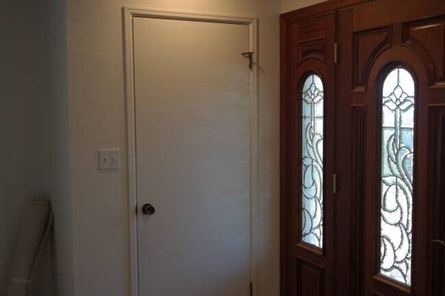 Building Photo - Lovely College Area Home