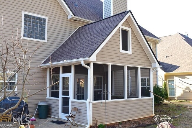 Building Photo - 45 Greenview Dr