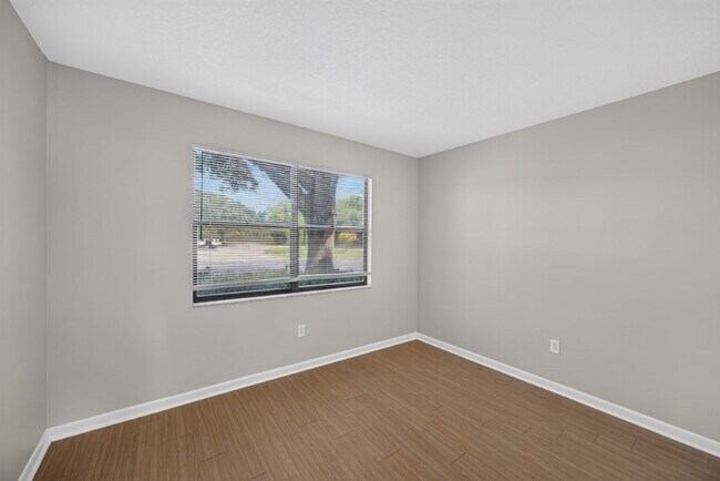 Building Photo - 700 W Pope Rd