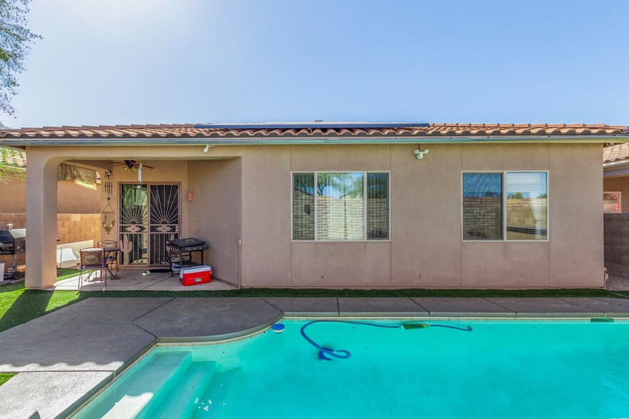 Building Photo - 8434 N Sunny Rock Ridge Dr