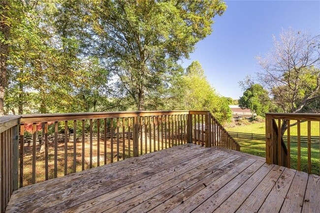 Building Photo - 255 Lowry St