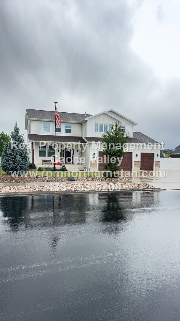 Building Photo - Stunning 5 bedroom home with office in Nibley! Available beginning of August!