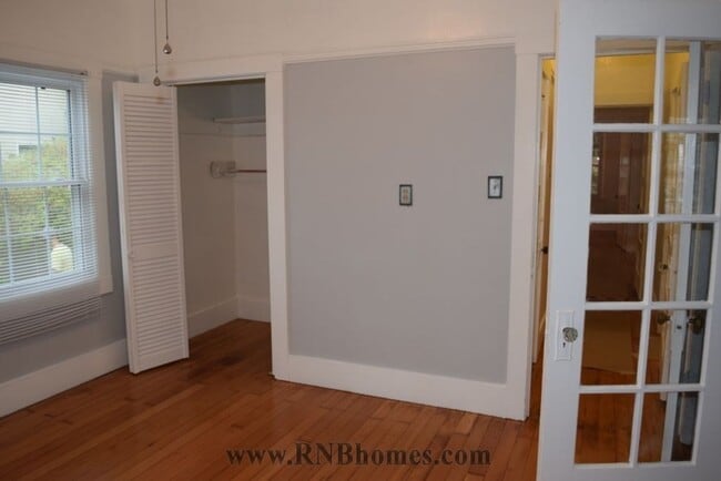 Building Photo - 1121 Dolores Way