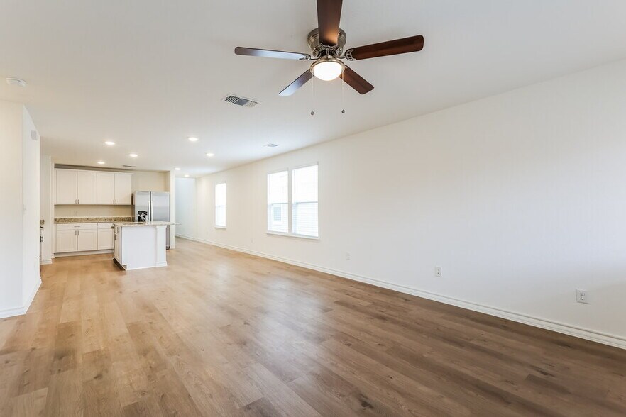 Building Photo - 10327 Monte Carmel Pl