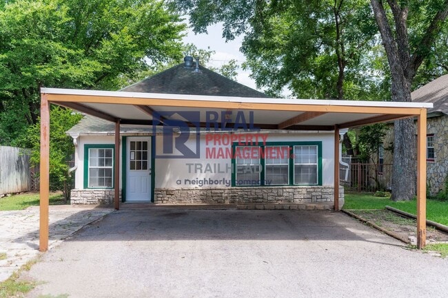 Building Photo - Cozy 2 Bedroom Home Near Historic Downtown Glen Rose