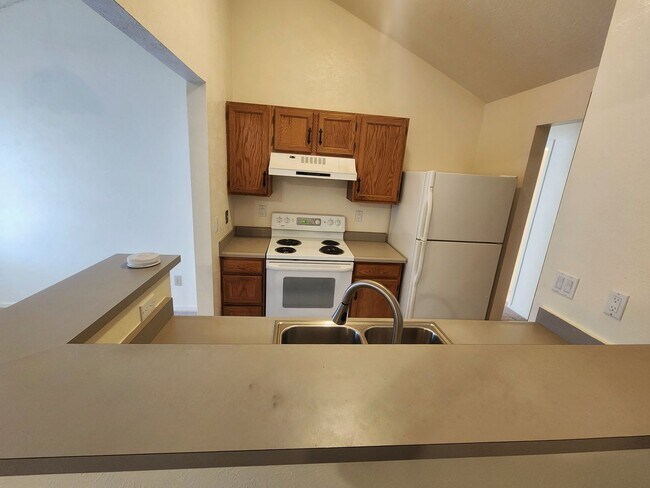 Building Photo - Bright 2 Bed, 2 Bath Condo for Rent in Arv...