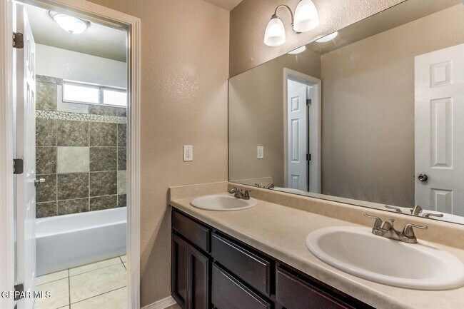 Building Photo - 3132 Tierra Bowles Dr