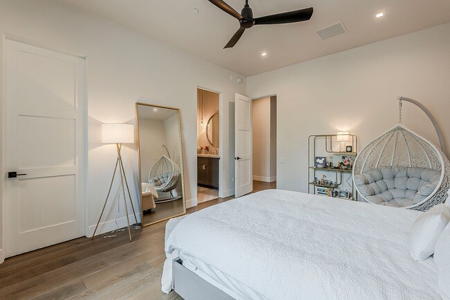 Building Photo - Luxury Home ready for January Move-in