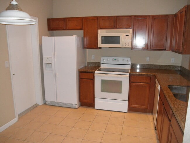 Building Photo - 2003 Oakhurst Way
