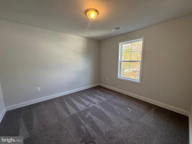 Building Photo - 3541 Oak Dr