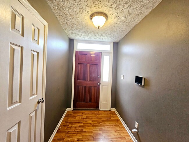 Building Photo - Town Of Springlake