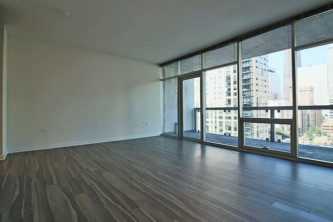 Building Photo - 801 N La Salle Dr