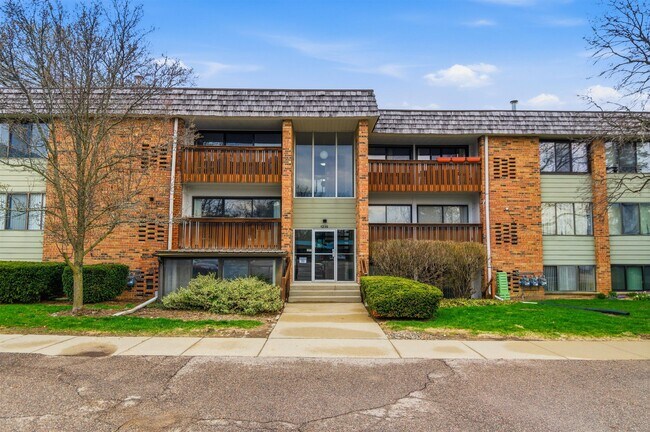 Building Photo - 1235 S Maple Rd