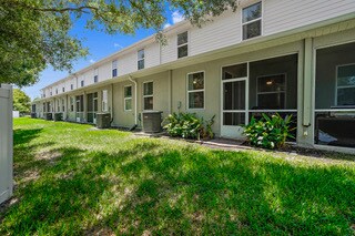 Building Photo - Like New Townhome in Heritage Oaks!