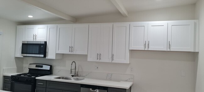 Building Photo - Remodeled 1 Bedroom Unit in Orange