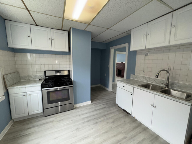 Building Photo - 14289 Linnhurst St
