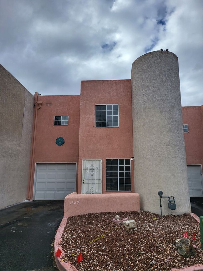 Primary Photo - North valley 3 bedroom 2/BA 1245/sf 1/CG 2...