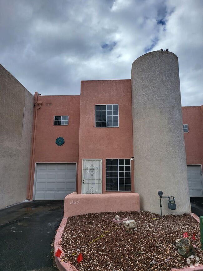 Building Photo - North valley 3 bedroom 2/BA 1245/sf 1/CG 2...