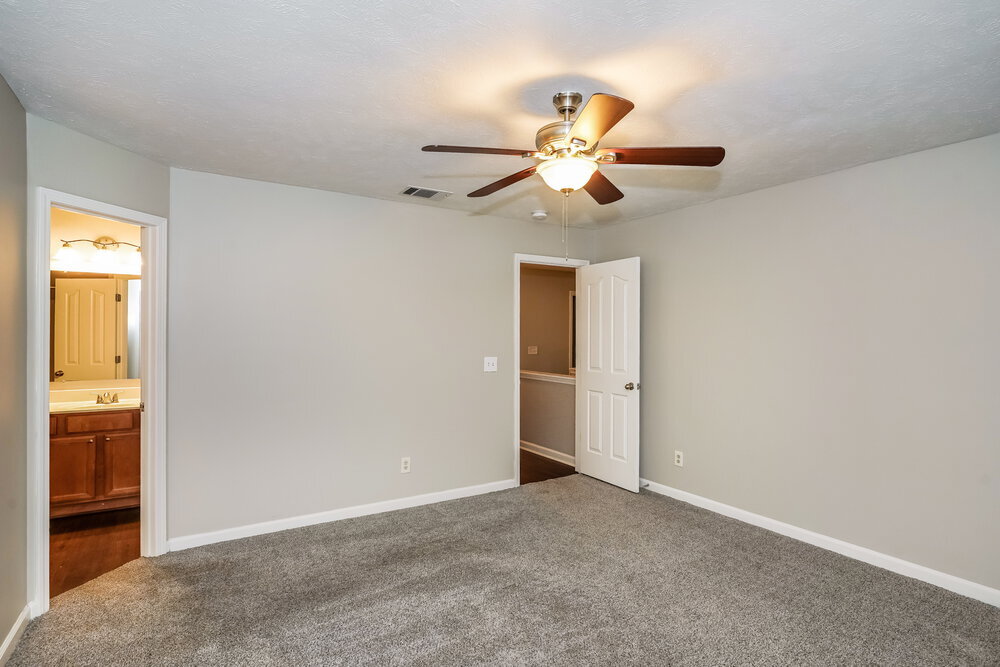Building Photo - 712 Holland Ridge Dr