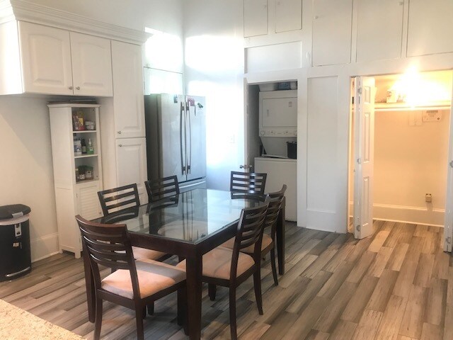 Building Photo - 5221 Magazine St