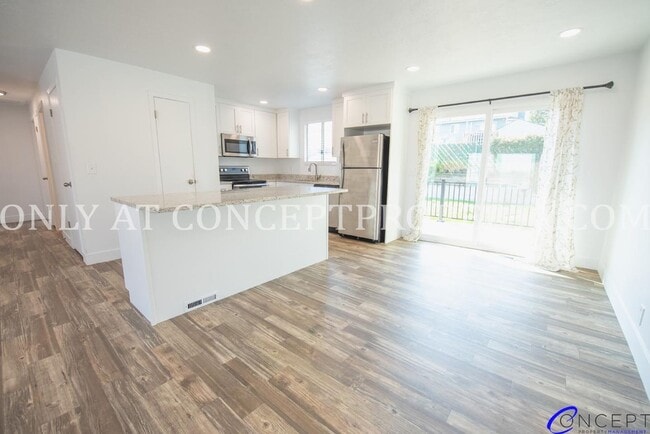 Building Photo - Newly Remodeled 5-Bedroom Home | 2-Car Gar...
