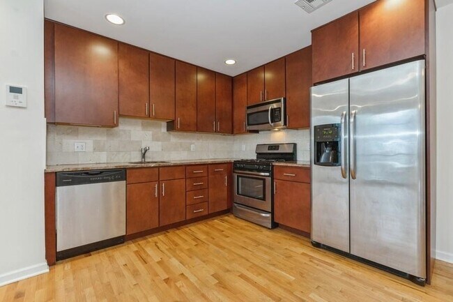 Building Photo - 17 Meadow Rd