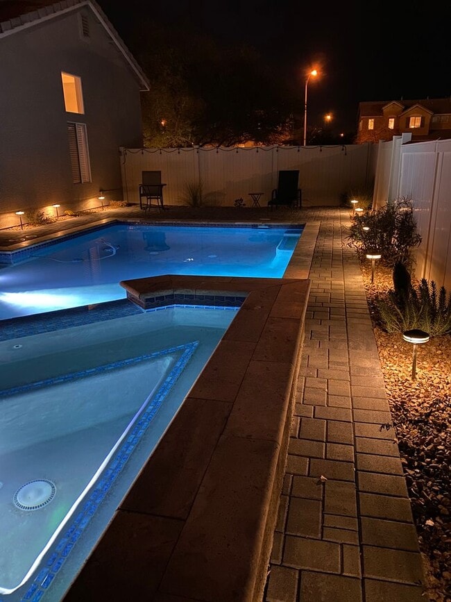 Building Photo - ENJOY THIS STUNNING 3 BEDROOM WITH A TRANQ...